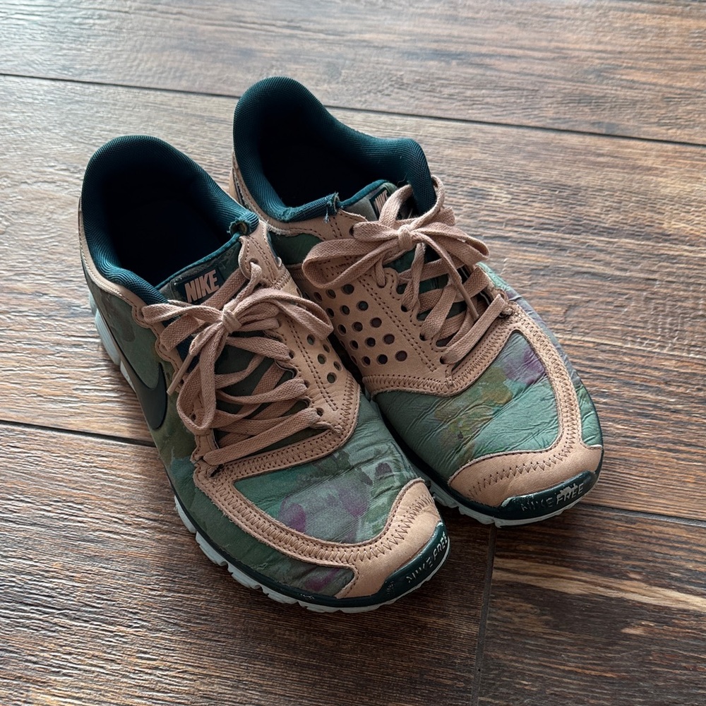 Nike Free 5.0 green floral + tan leather sneakers 👟